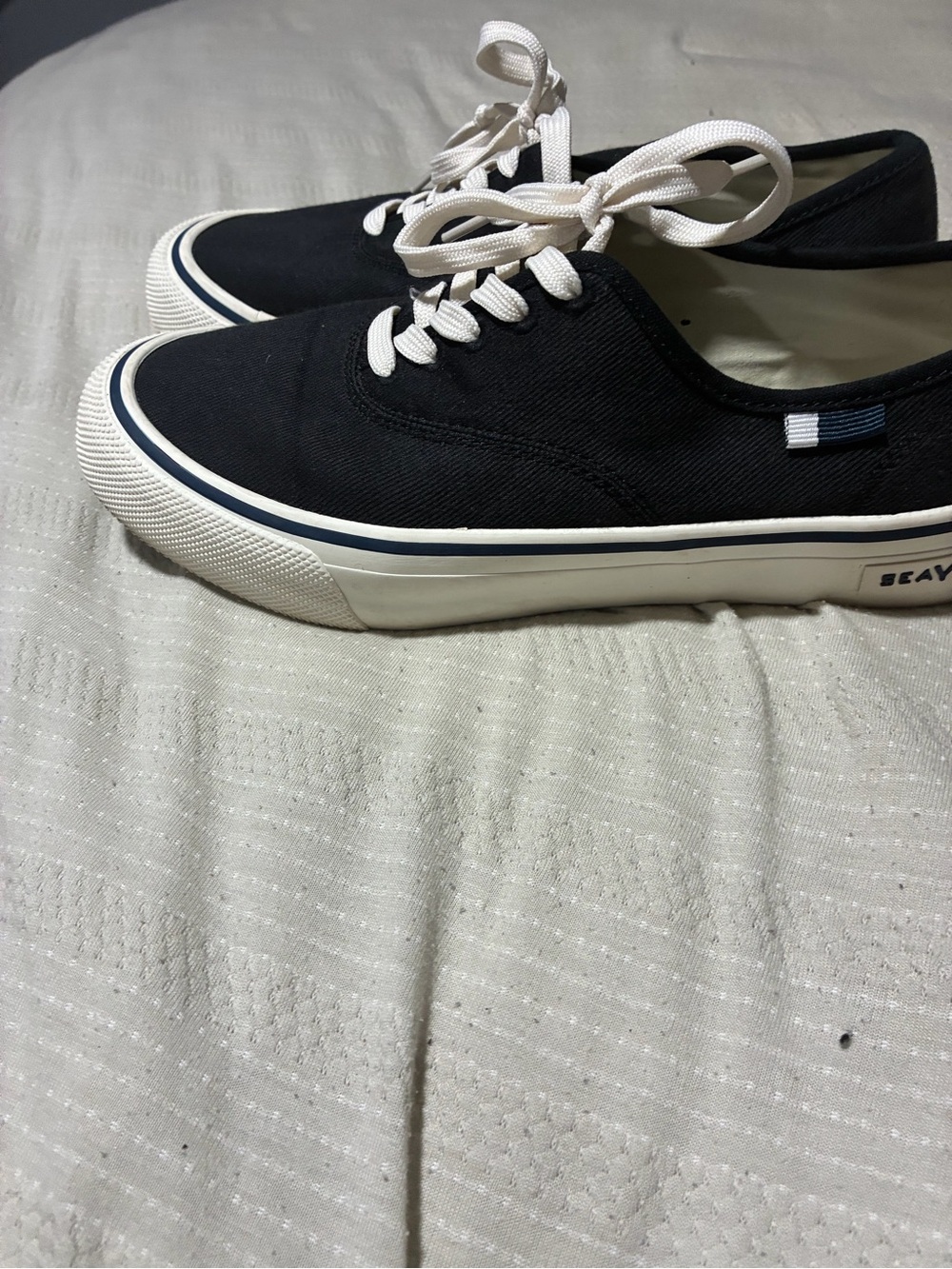 Women’d Black Canvas Low-Top Sneakers with White Laces